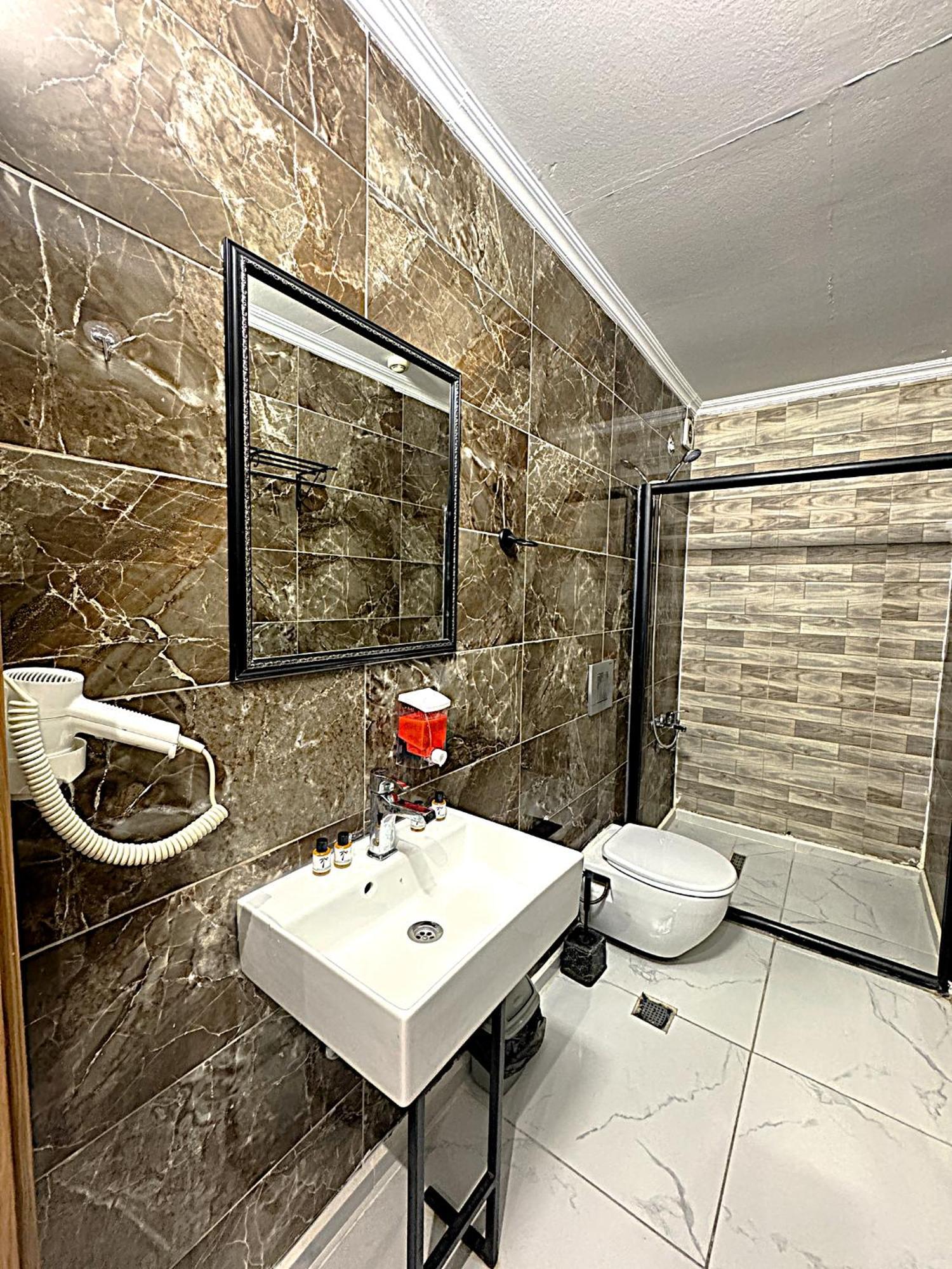 Grand Lara Hotel & Apartments Истанбул Стая снимка